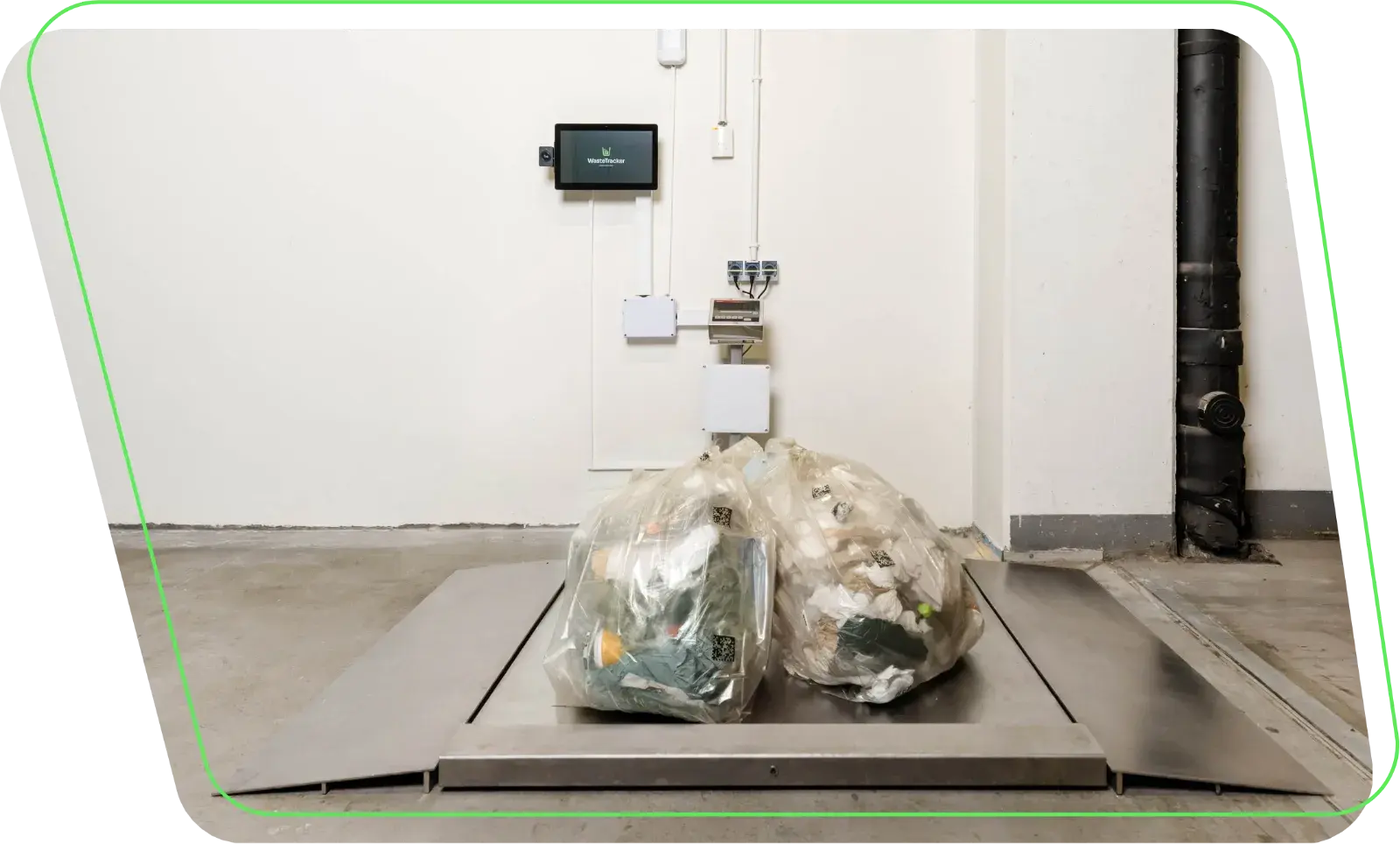 Abfallsäcke auf der eingebauten Waage des WasteTracker Terminals