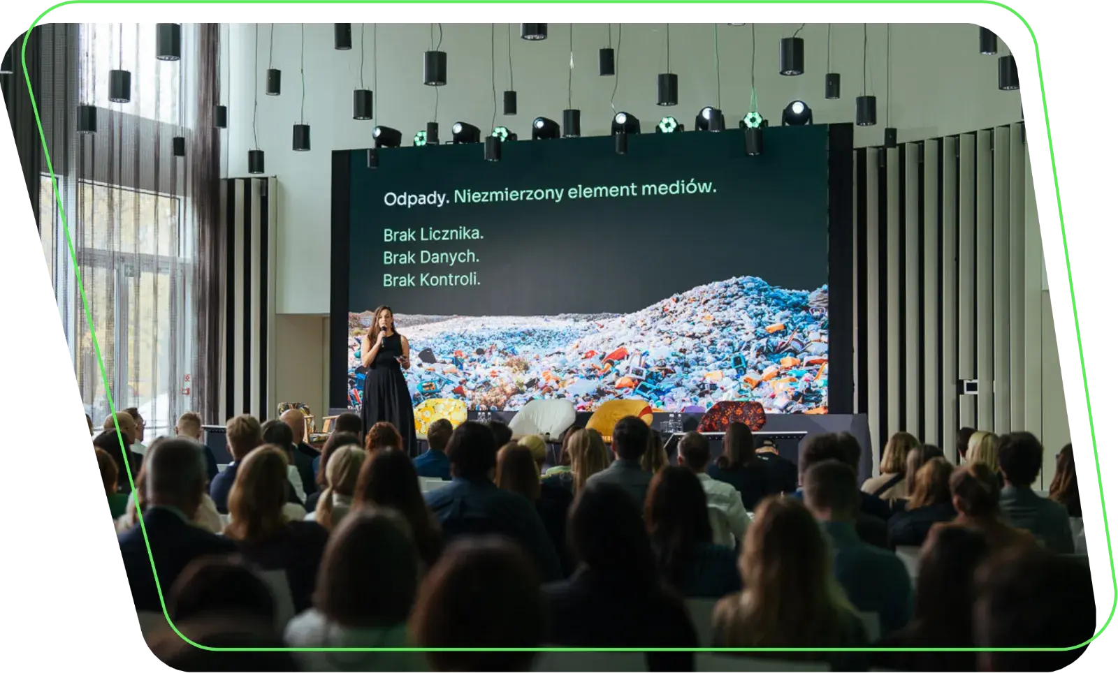 Zero Waste Mentorship Präsentation vor großem Publikum
