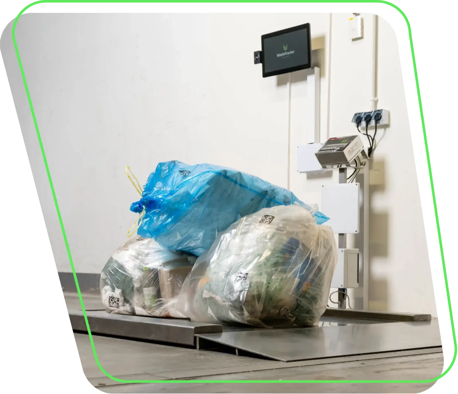Abfallsäcke auf der Waage des WasteTracker Terminals